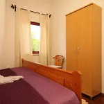 Apartment Apartments With Parking Space Rukavac, Vis - 8489