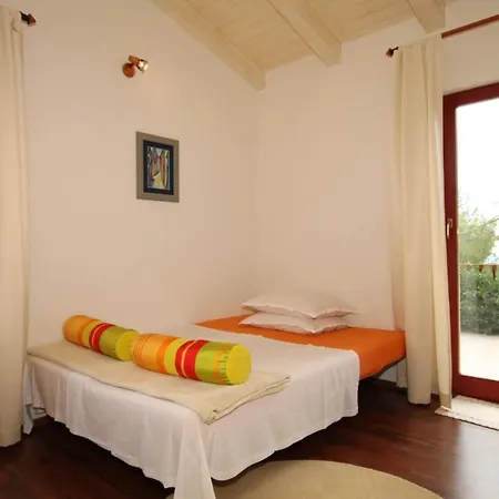 With Parking Space Rukavac, - 8489 *