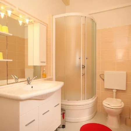 With Parking Space Rukavac, - 8489 * ヴィス